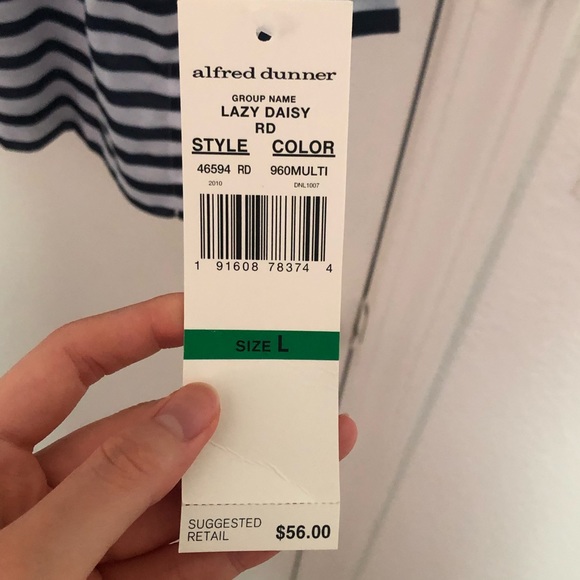 Alfred Dunner Lazy Daisy Notched Neck Top - Picture 4 of 8